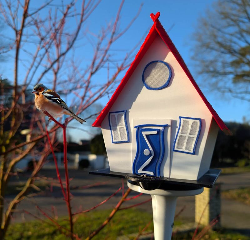 Hexenhaus Vogelfutterhaus aus recyceltem Plastik