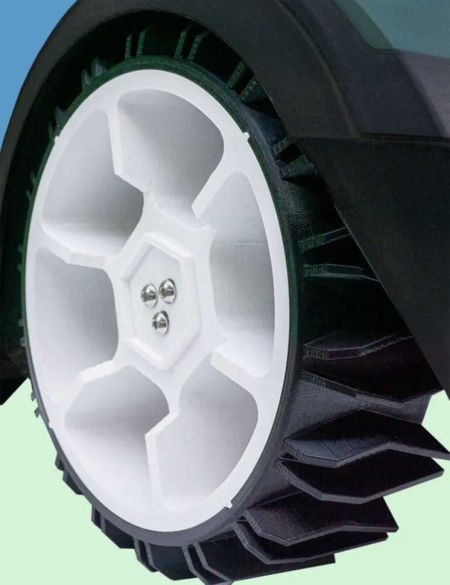 anyprint3d Offroad-Antriebsrad für Bosch Indego – Weiße Felge für ein modernes Design am Mähroboter.